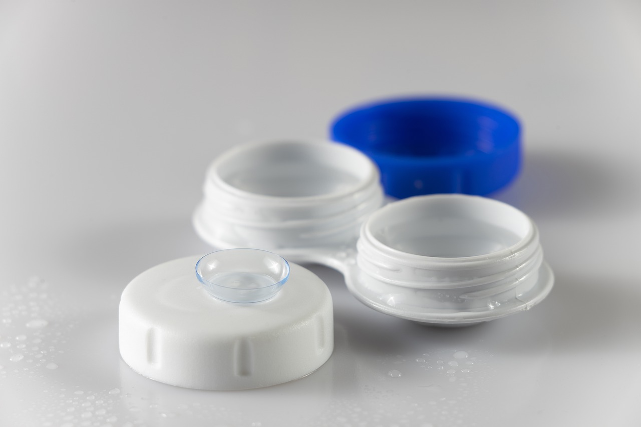 contact lenses, contact lenses container, eyes-4792983.jpg